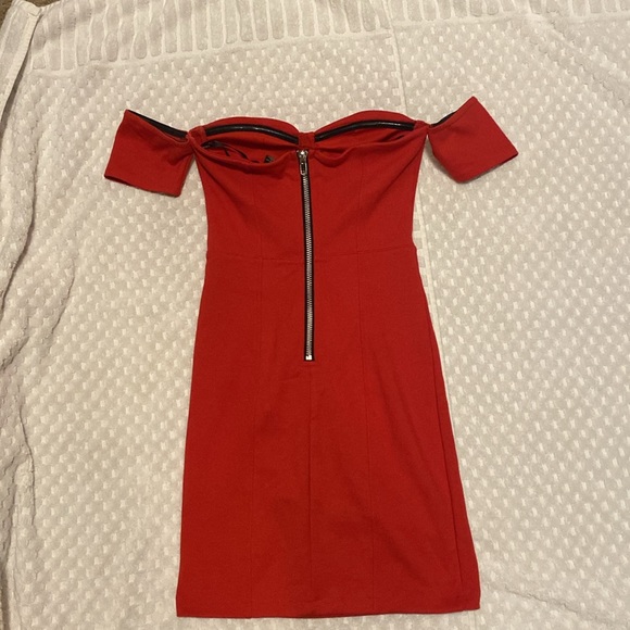 Red forever 21 off shoulder dress - Picture 2 of 3
